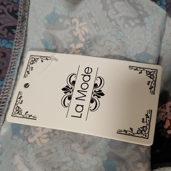 (M) NWT La Mode Gray & Teal Abstract Button-Front V-Neck Top Business Casual - Picture 3 of 10